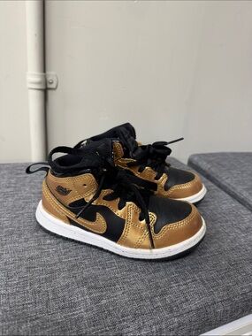 Nike air Jordan Metallic Gold & Black High-Top Sneakers 9c toddler boy